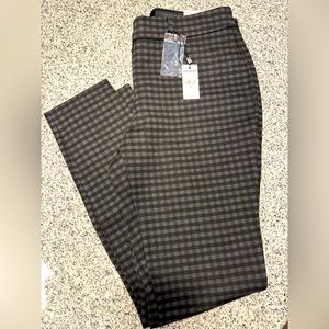 Express Skinny Mid Rise Women’s Trousers, size 8 regular
Checkered Pattern